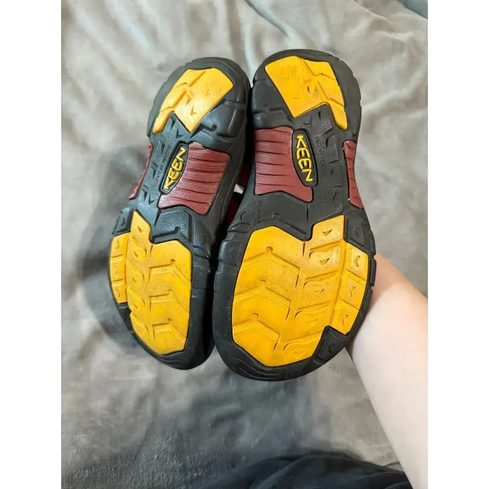 Keen Newport H2 Sport Sandal Kid's 5 EU‎ 38 Red Closed Toe Hook & Loop Red